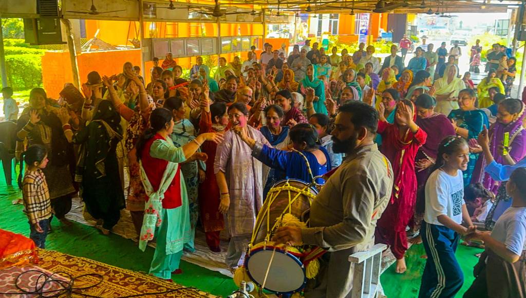 The 171st annual feast and the festival of Holi with the cows was celebrated at the MataPita Gaudham Mahatirth